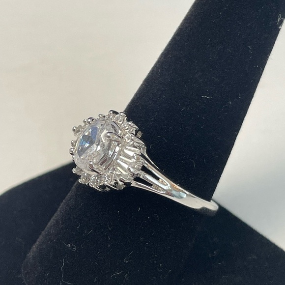 Large flower cut cubic zirconia ring with baguette cz surround. Size 10 - Picture 3 of 9